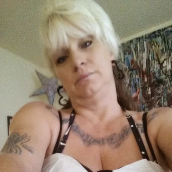 Meet your Posher, Carol - Picture 1 of 1